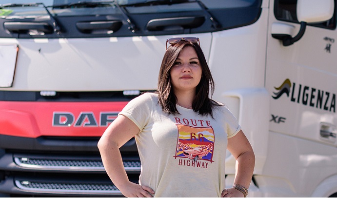 CDL TRAINING COPPEL TX IMAGE SHOW WOMEN IN TRUCKING