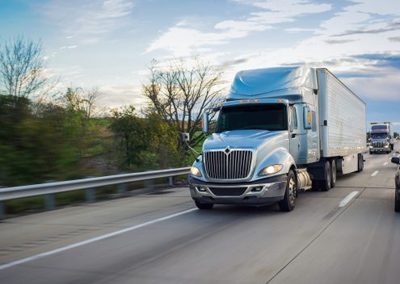 CDL TRAINING TEXAS IMAGE SHOW THE TRUCK IN TRAINING